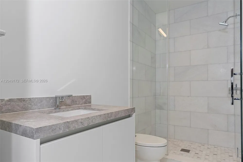 175 SE 25th Rd #1003 Miami, FL 33129