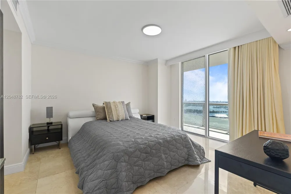 50 Biscayne Blvd #5210 Miami, FL 33132