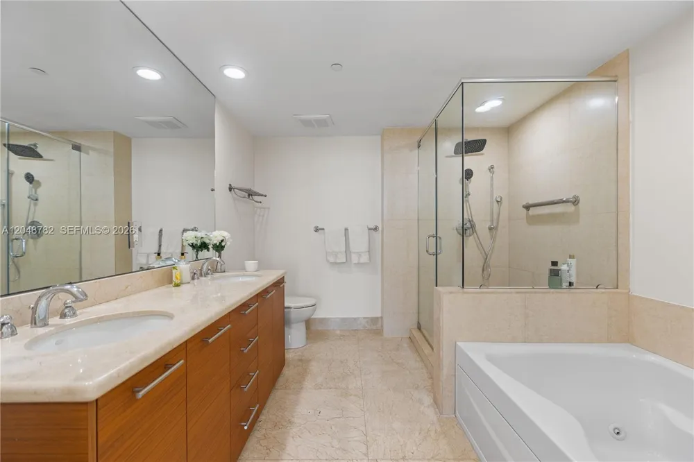 50 Biscayne Blvd #5210 Miami, FL 33132