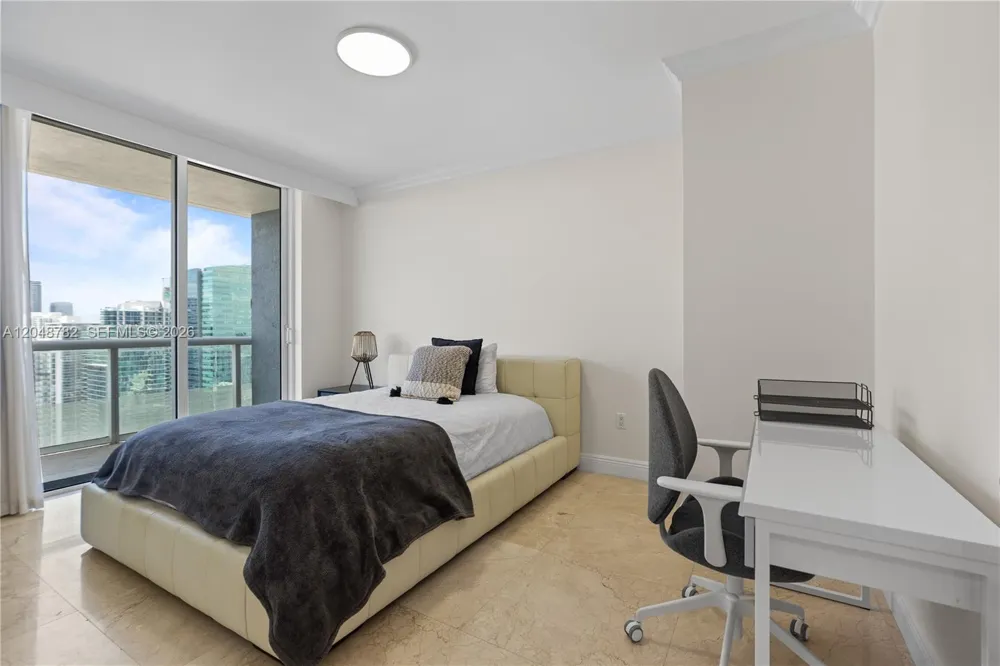 50 Biscayne Blvd #5210 Miami, FL 33132