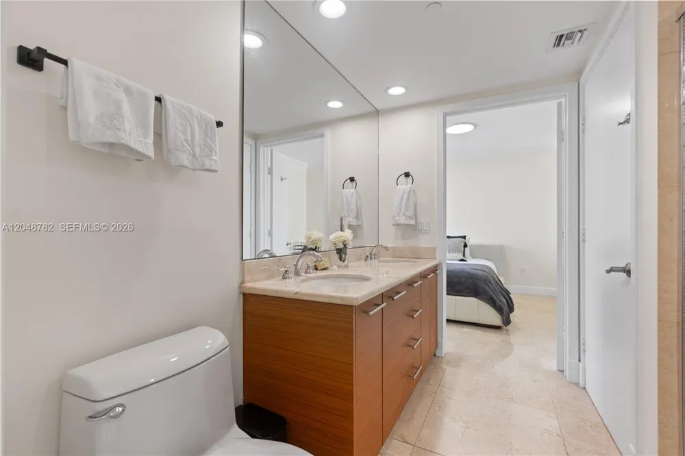 50 Biscayne Blvd #5210 Miami, FL 33132