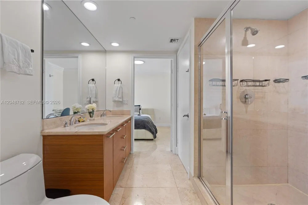 50 Biscayne Blvd #5210 Miami, FL 33132