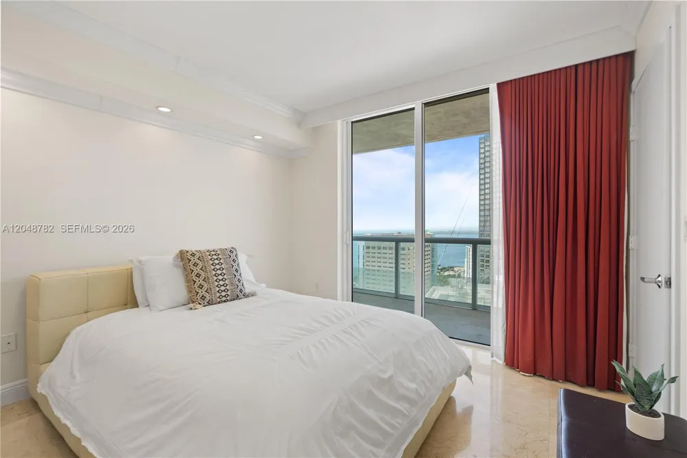 50 Biscayne Blvd #5210 Miami, FL 33132