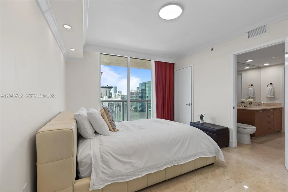 50 Biscayne Blvd #5210 Miami, FL 33132