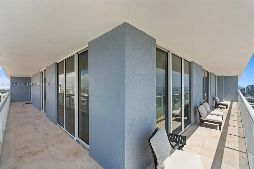 50 Biscayne Blvd #5210 Miami, FL 33132