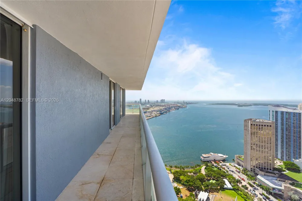 50 Biscayne Blvd #5210 Miami, FL 33132