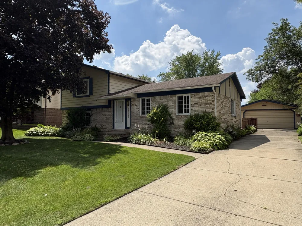 19324 Todd Drive Clinton Charter Township, MI 48038
