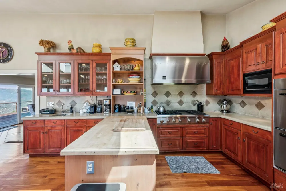 1000 Wolf Ridge Road Glen Ellen, CA 95442