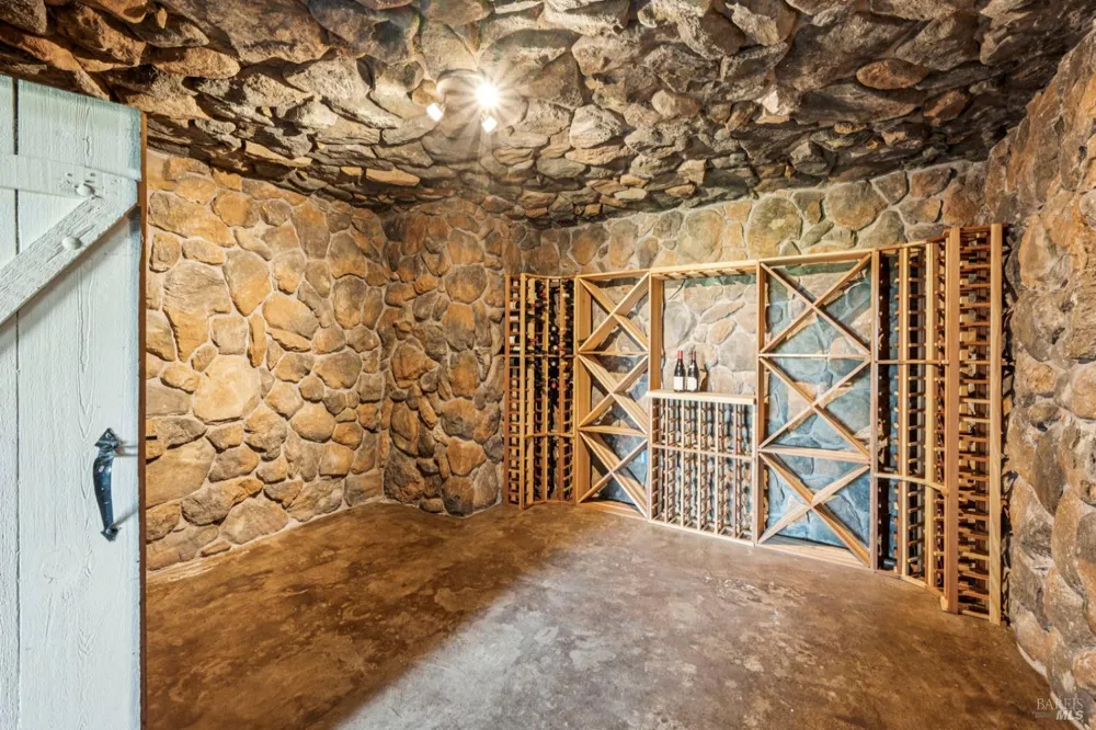 1000 Wolf Ridge Road Glen Ellen, CA 95442