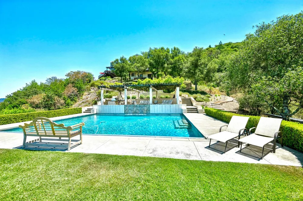 1000 Wolf Ridge Road Glen Ellen, CA 95442