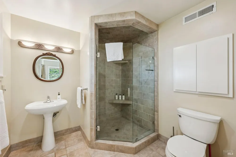 1000 Wolf Ridge Road Glen Ellen, CA 95442