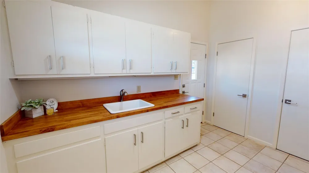 1124 W 6th Brady, TX 76825