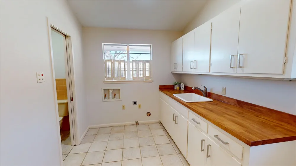 1124 W 6th Brady, TX 76825