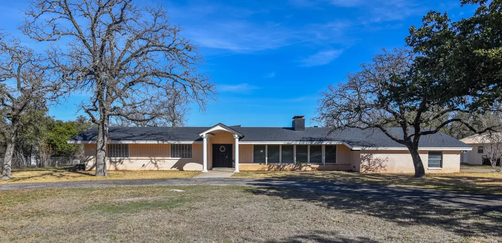 1124 W 6th Brady, TX 76825