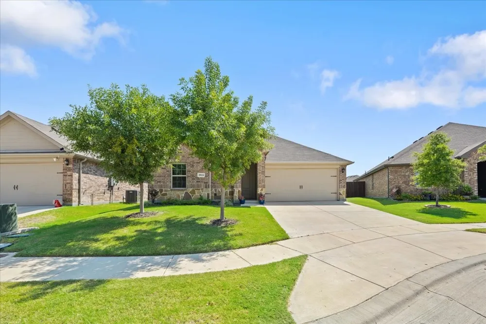 2914 Baldwin Lane Ennis, TX 75119