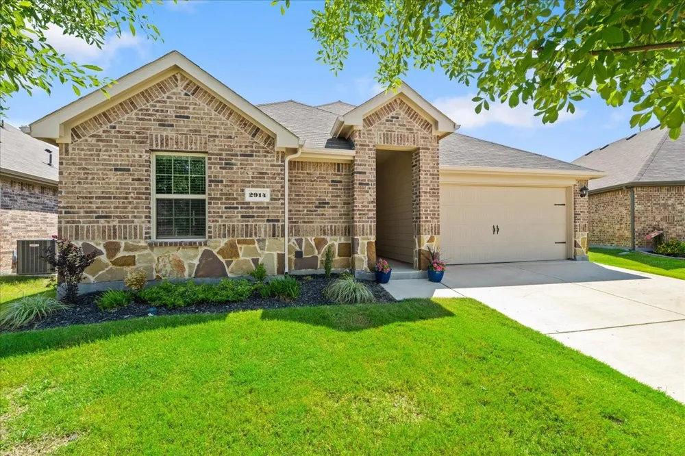 2914 Baldwin Lane Ennis, TX 75119