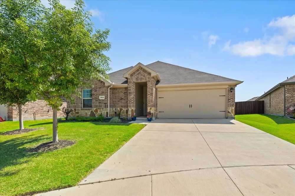 2914 Baldwin Lane Ennis, TX 75119