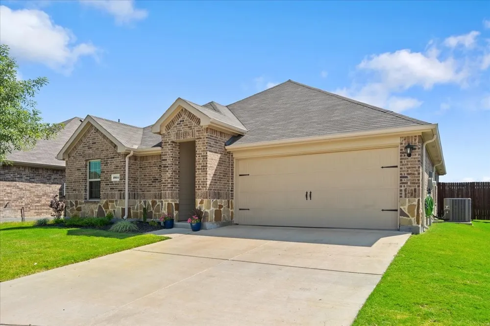 2914 Baldwin Lane Ennis, TX 75119