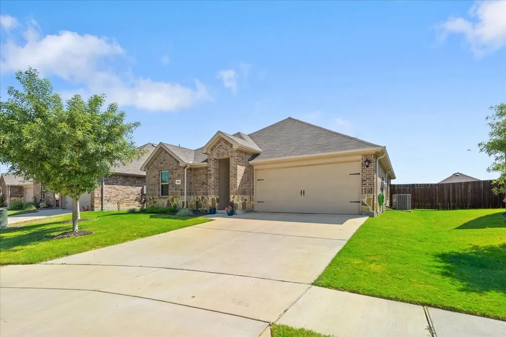 2914 Baldwin Lane Ennis, TX 75119