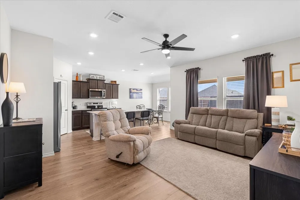 2914 Baldwin Lane Ennis, TX 75119