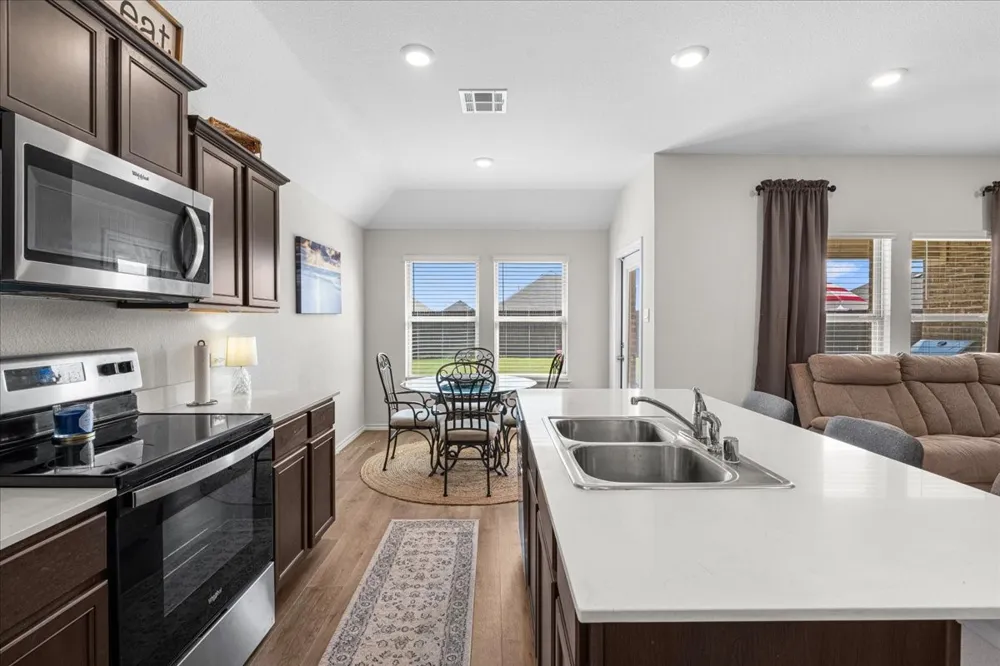 2914 Baldwin Lane Ennis, TX 75119