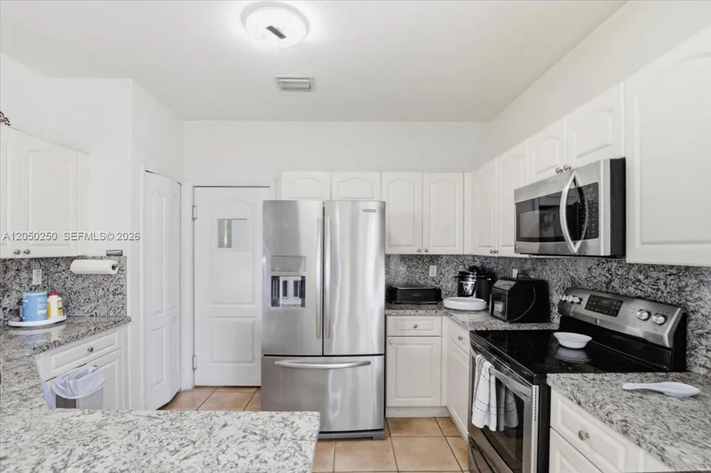 14623 SW 11th St Miami, FL 33184