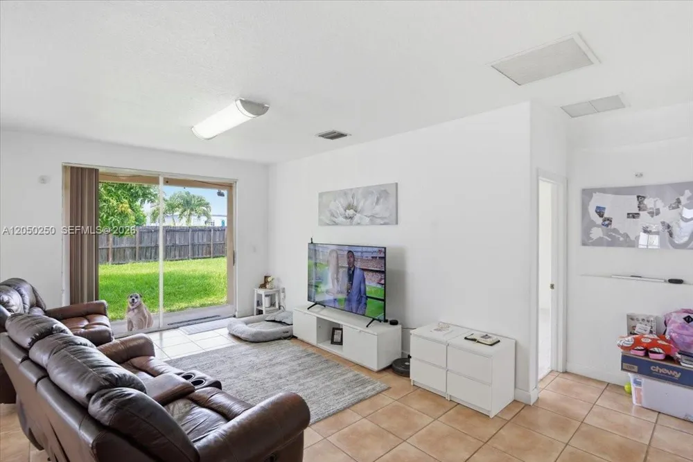 14623 SW 11th St Miami, FL 33184