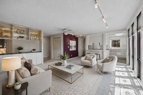 2615 S Cedar #408