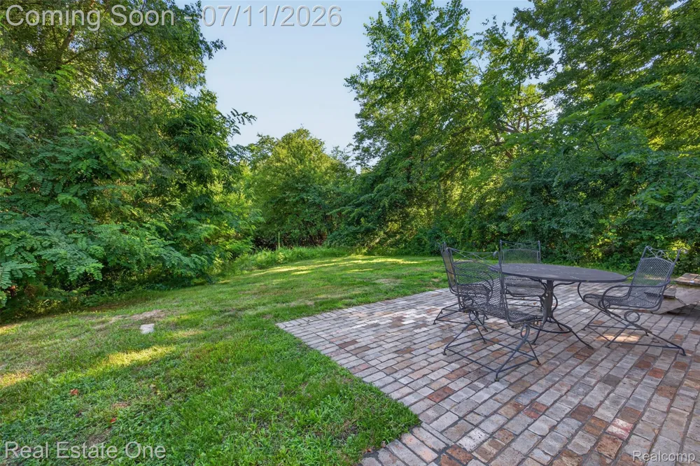 8923 Ash Drive Northfield Township, MI 48189