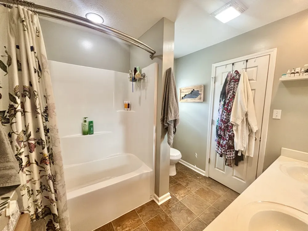 102 Saddlebrooke Court Hopkinsville, KY 42240