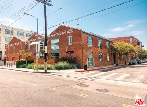 527 Molino Street #202