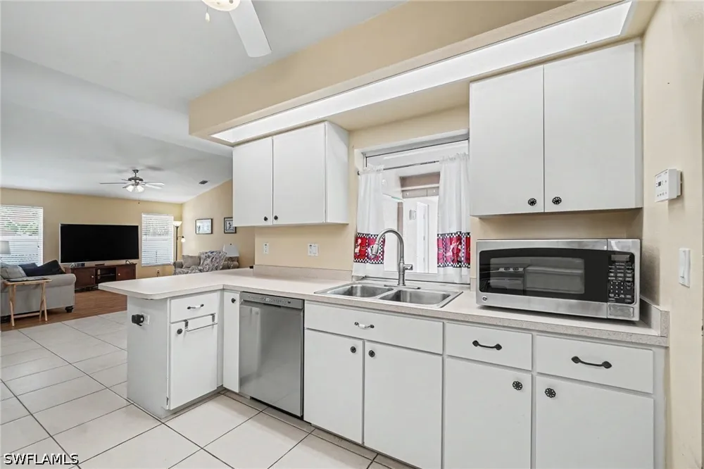 SE 21st Terrace Cape Coral, FL 33990