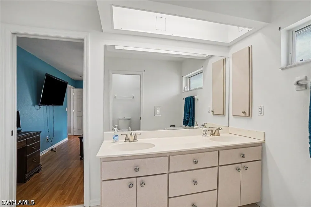 SE 21st Terrace Cape Coral, FL 33990
