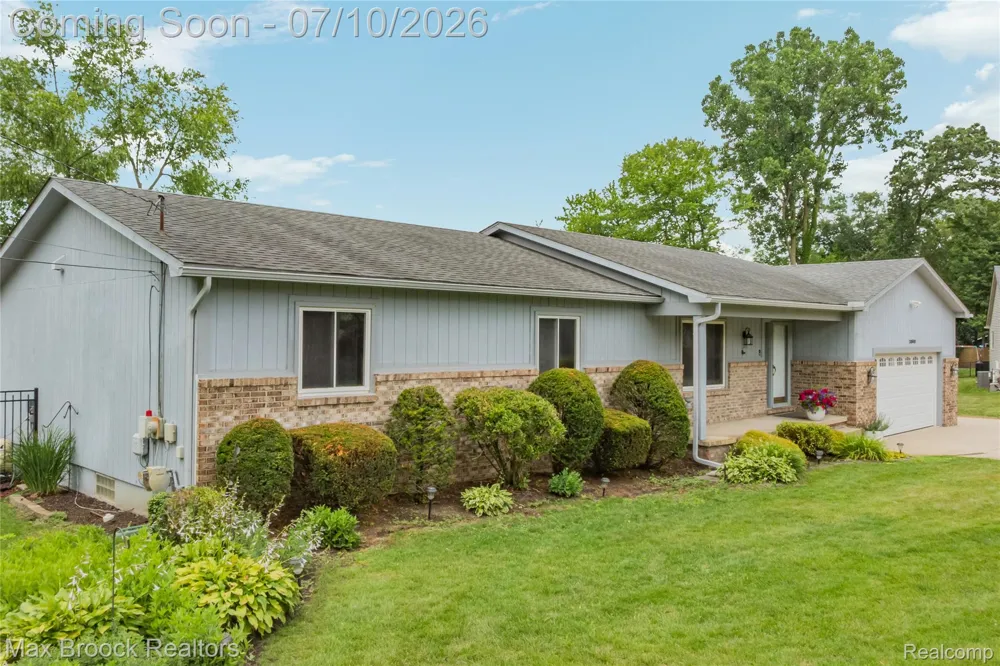 2000 Matthew Street Commerce Charter Township, MI 48390