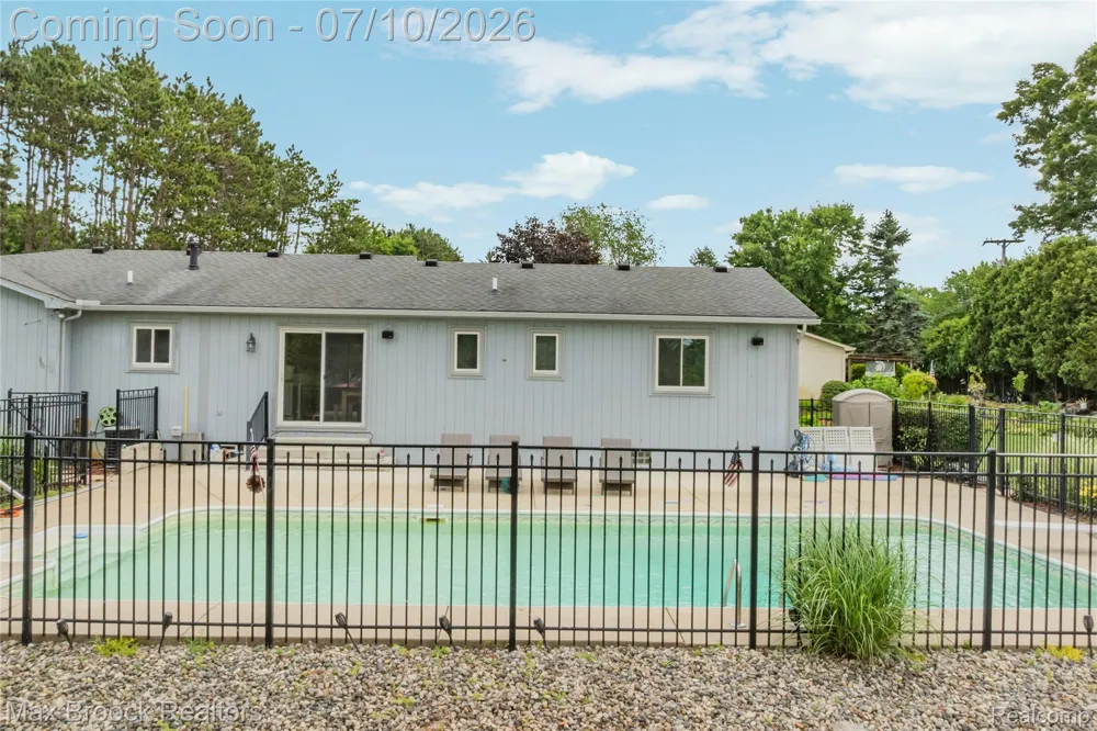 2000 Matthew Street Commerce Charter Township, MI 48390