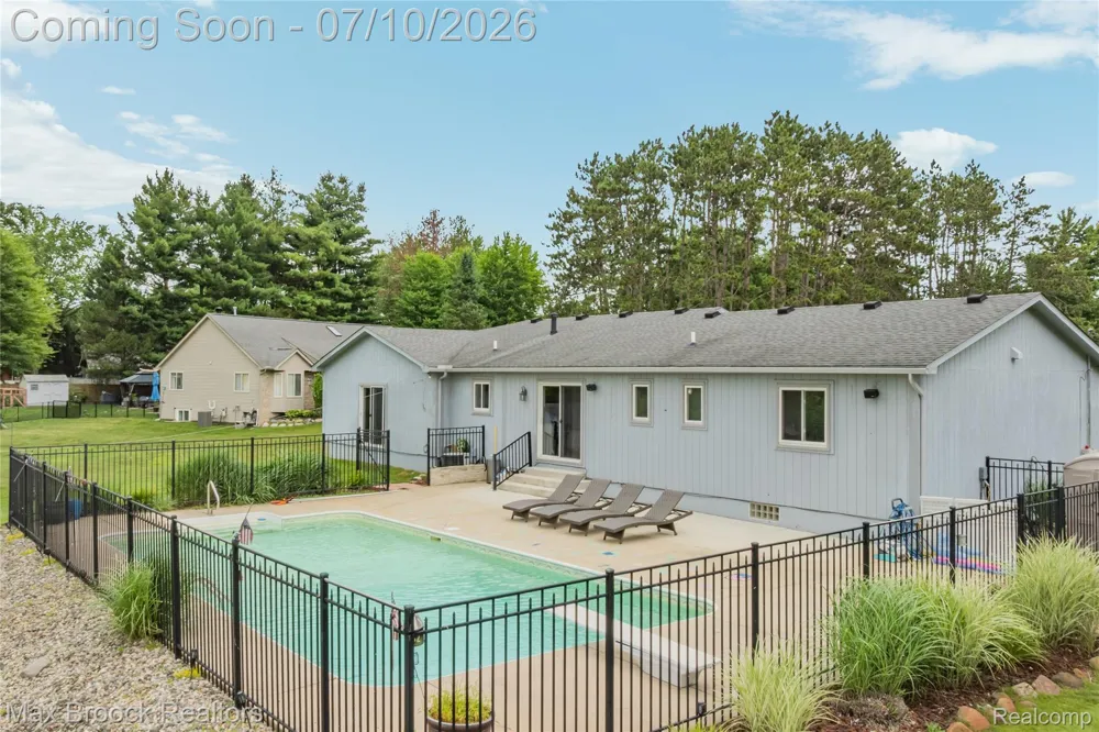 2000 Matthew Street Commerce Charter Township, MI 48390