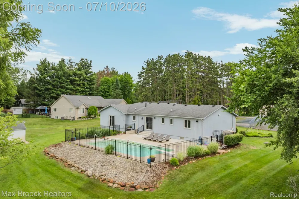 2000 Matthew Street Commerce Charter Township, MI 48390
