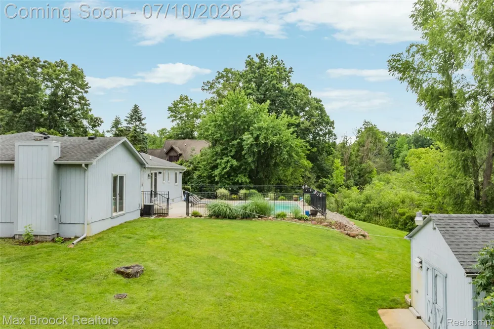 2000 Matthew Street Commerce Charter Township, MI 48390