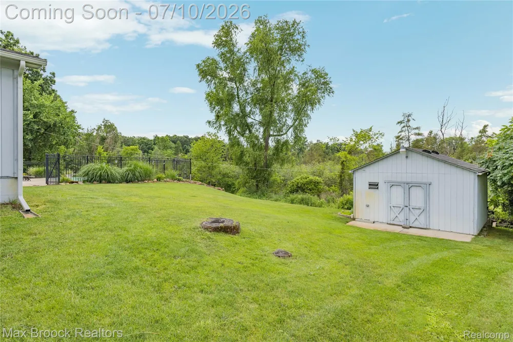 2000 Matthew Street Commerce Charter Township, MI 48390
