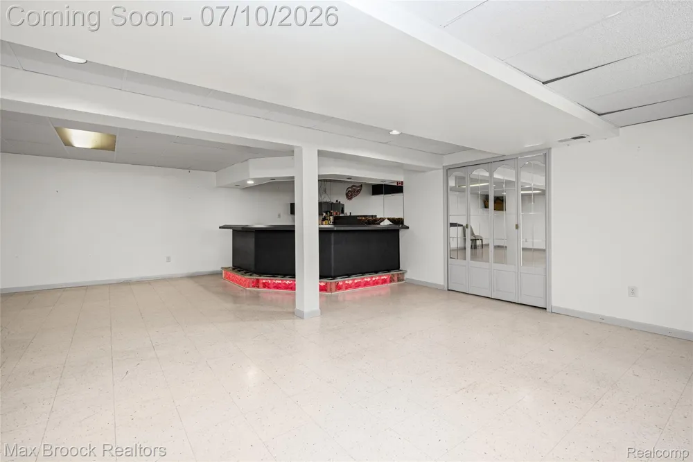 2000 Matthew Street Commerce Charter Township, MI 48390