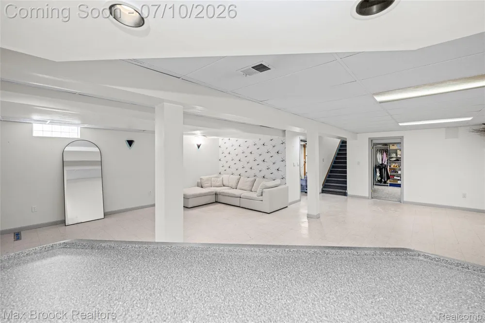 2000 Matthew Street Commerce Charter Township, MI 48390