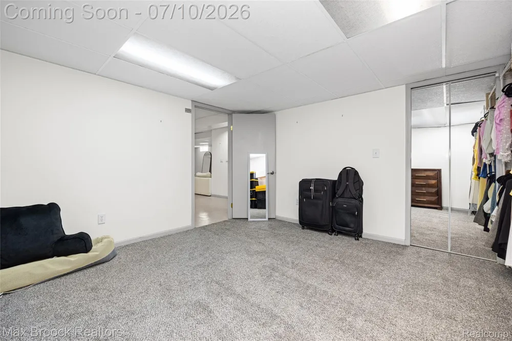 2000 Matthew Street Commerce Charter Township, MI 48390