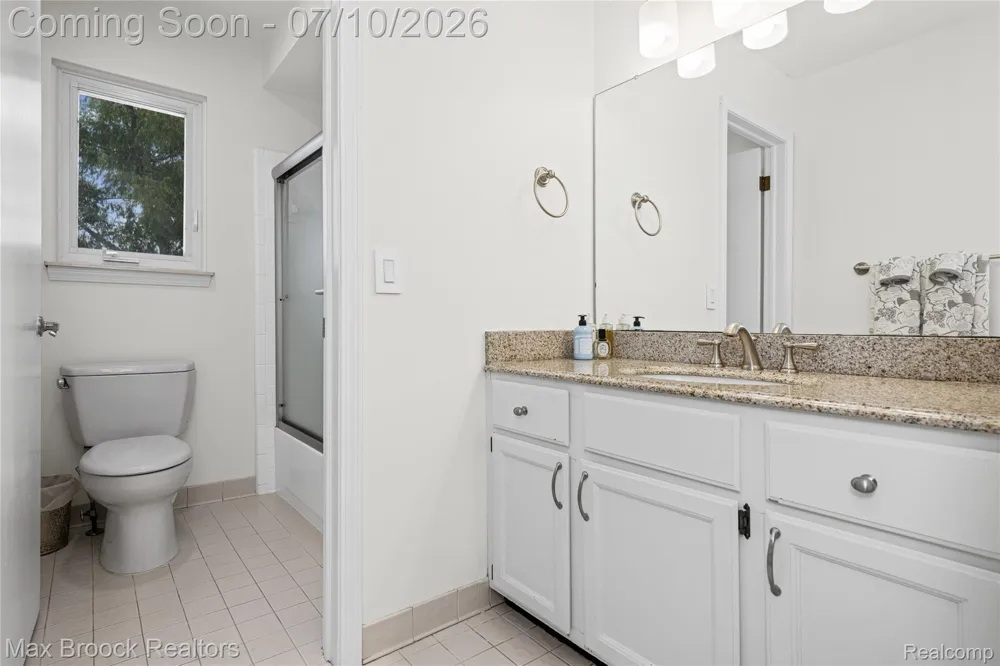 2000 Matthew Street Commerce Charter Township, MI 48390