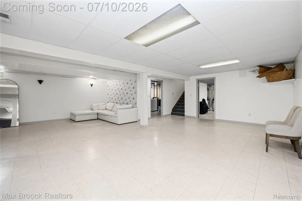 2000 Matthew Street Commerce Charter Township, MI 48390