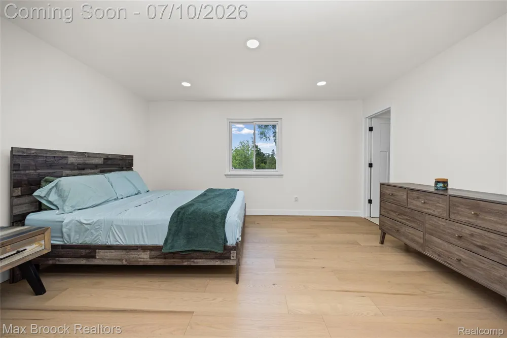 2000 Matthew Street Commerce Charter Township, MI 48390
