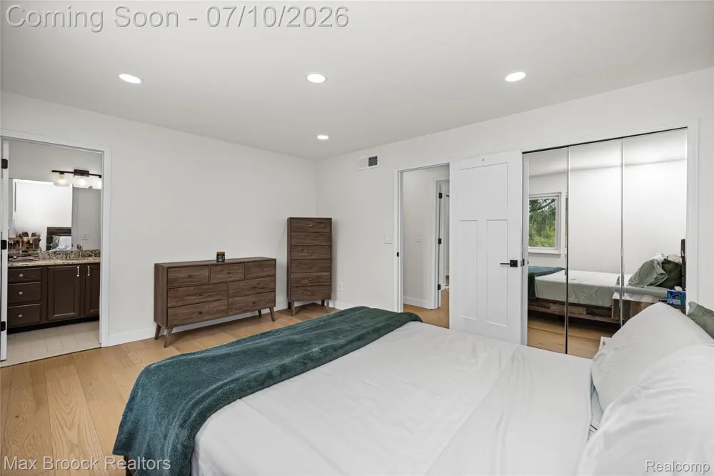 2000 Matthew Street Commerce Charter Township, MI 48390