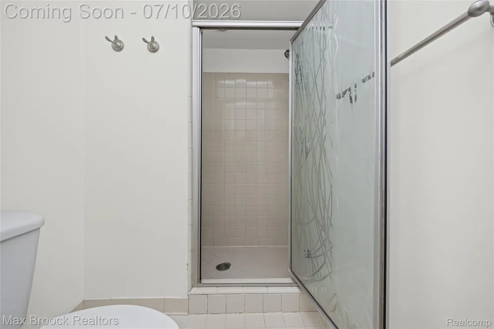 2000 Matthew Street Commerce Charter Township, MI 48390