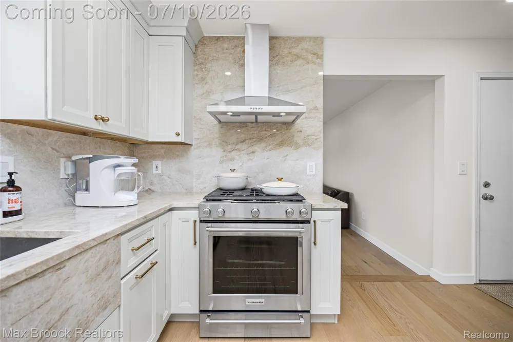 2000 Matthew Street Commerce Charter Township, MI 48390