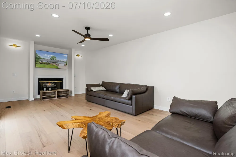 2000 Matthew Street Commerce Charter Township, MI 48390