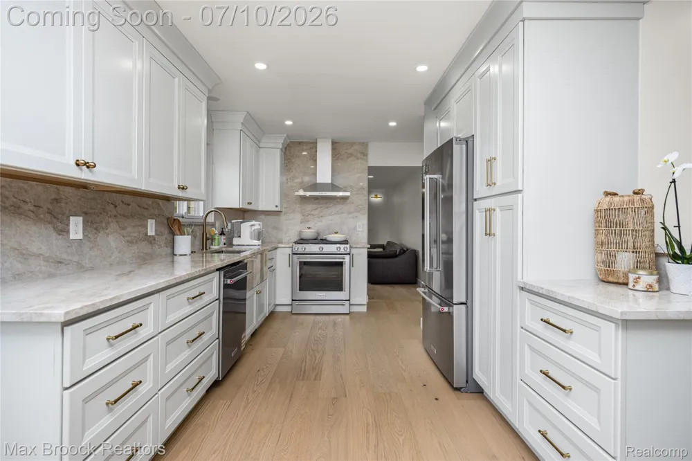 2000 Matthew Street Commerce Charter Township, MI 48390